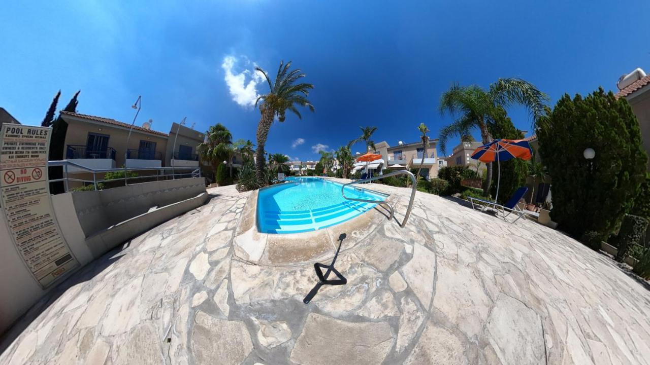 Maya Paphos Buitenkant foto